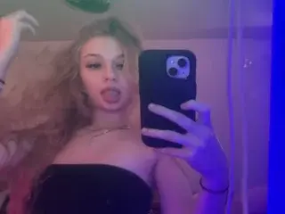 Uniquecoco21  live sex cam