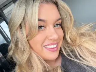 MelodyxxUK  live sex cam