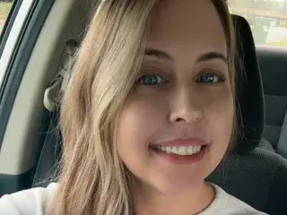 KayBayBees  live sex cam