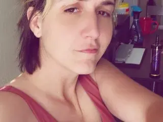 BellaWinters25  live sex cam