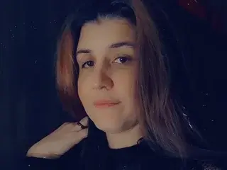 BellaWinters25  live sex cam