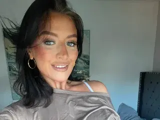 Lolaraexxx  live sex cam