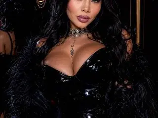 AmmyReynold  live sex cam