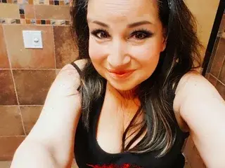 BellaHips  live sex cam