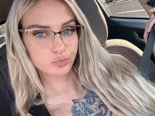 BonnieBazz  live sex cam