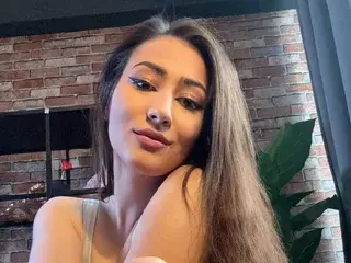 IsoldeBlis  live sex cam