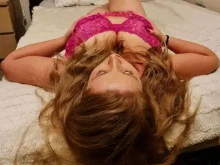32hbusty  live sex cam