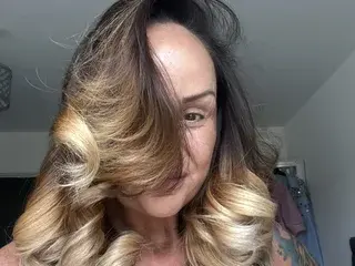 CharliChic  live sex cam