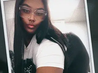 Sexylexy33  live sex cam
