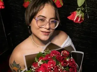 Sweet78kiara  live sex cam