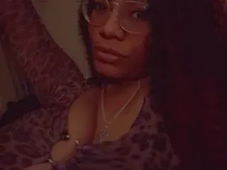 Amazion_Mel  live sex cam