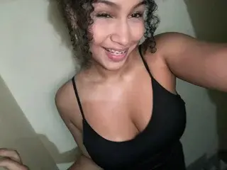 Curly_dolls  live sex cam
