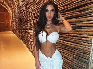 SexyTaylorUk  live sex cam