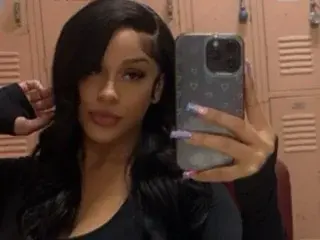Peekaboob  live sex cam