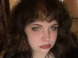 Sarahkonnyy  live sex cam