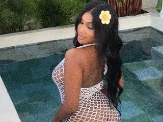 ChaynnaCooper  live sex cam