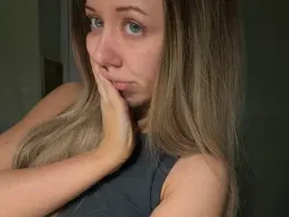 Blueyedpetiteminx  live sex cam