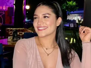AmelieCroftt  live sex cam
