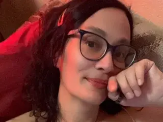 IsabellaSarai  live sex cam