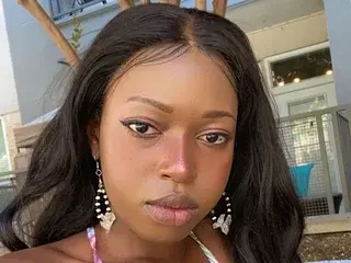 TheeChocolateBerry  live sex cam