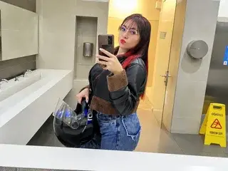 Carolinhe26  live sex cam