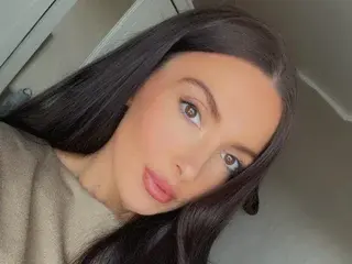 MissSiennaElla  live sex cam