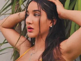 VALORAH  live sex cam