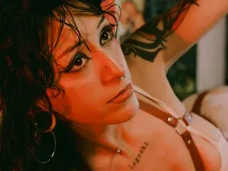 Halistone18  live sex cam