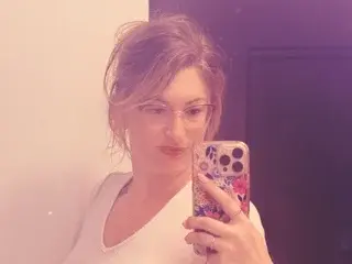 OliviaLovesOrgasms  live sex cam