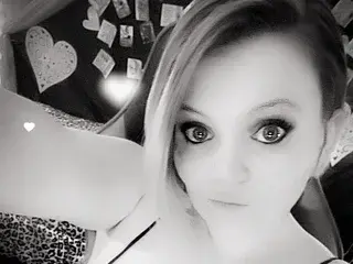 Honey_Chambers  live sex cam