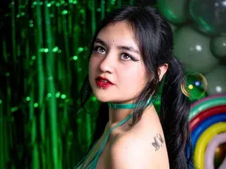 LucyWalkeer  live sex cam