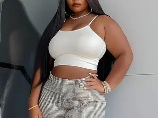 Lovelybigassxx  live sex cam