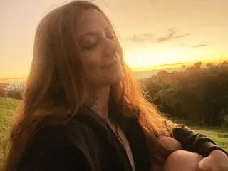 VicktoriaLou  live sex cam