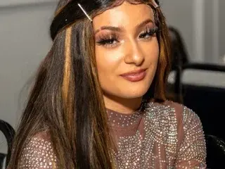Heluvsbabii  live sex cam