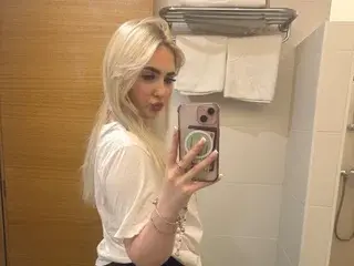 Hollyannee  live sex cam