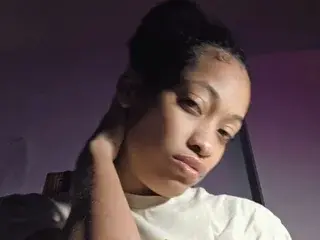 AllysAura  live sex cam