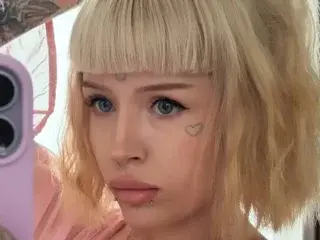 VelvetEmber  live sex cam