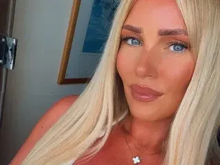 CandyKay25  live sex cam