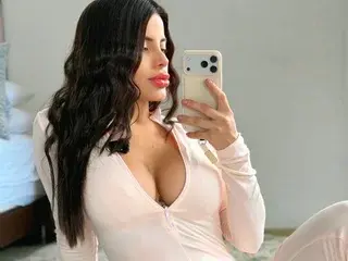 VictoriaQueen18  live sex cam