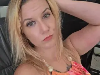 RhondaRavishing  live sex cam