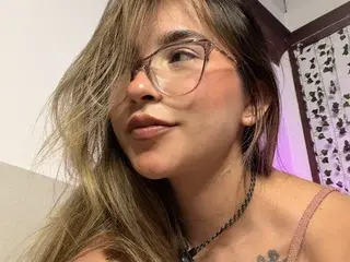 AuraRosse  live sex cam