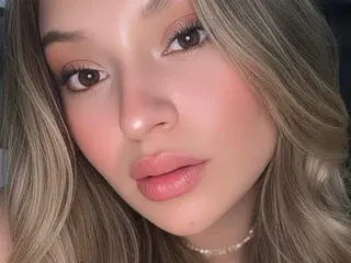 Giigii_Hadid  live sex cam