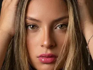 Giigii_Hadid  live sex cam