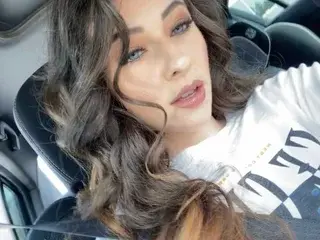 Aria_RoseXO  live sex cam