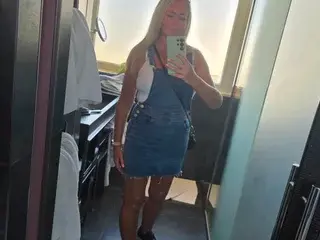 Naughtyy_Elliee  live sex cam