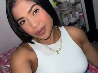 DOLCEPERLA  live sex cam
