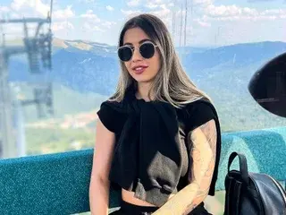 RoseDiamond18  live sex cam