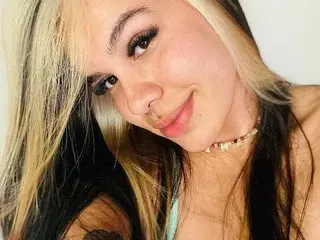 MaddyLovexxx  live sex cam