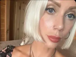 Belladays  live sex cam