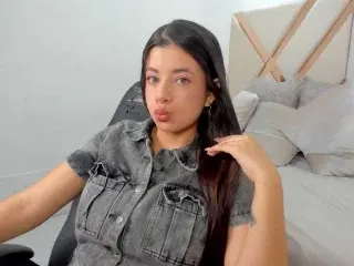 Coraltaylor  live sex cam